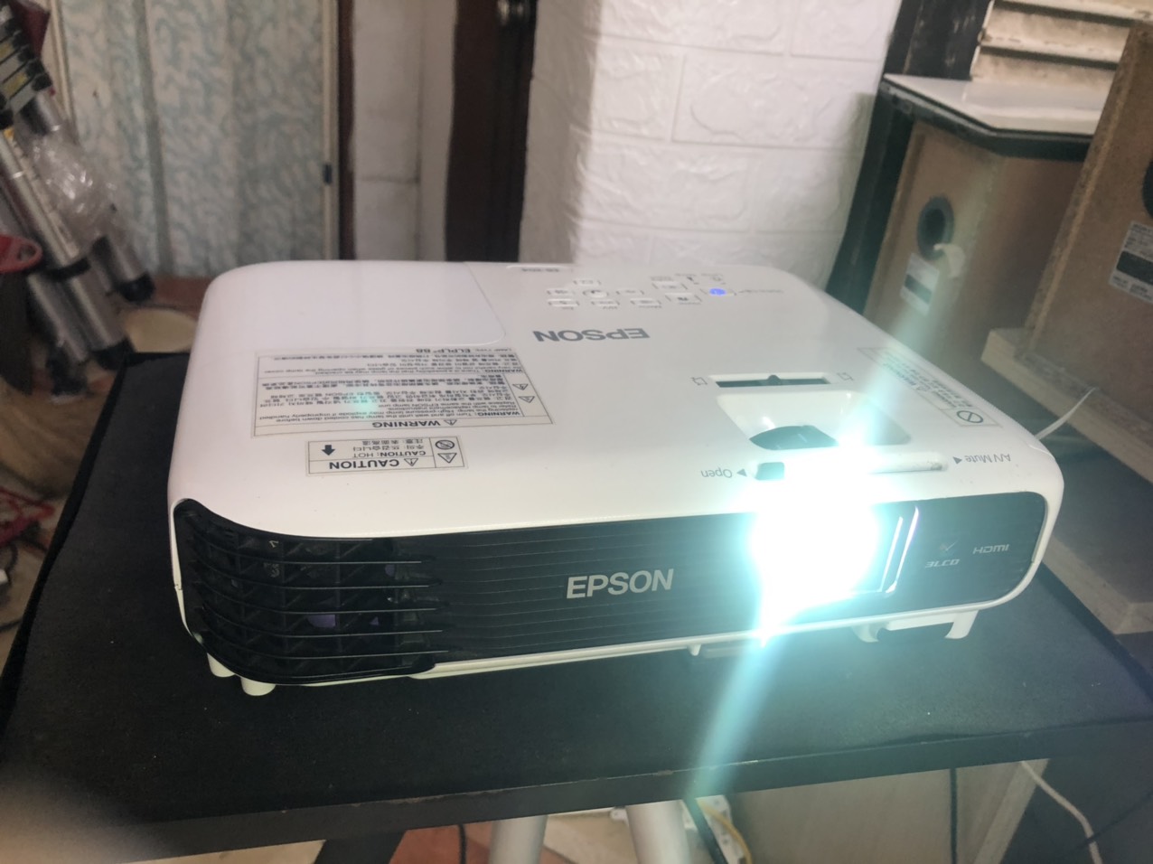 Máy chiếu Epson cũ EB – X04 chính hãng giá rẻ tại Hà Nội